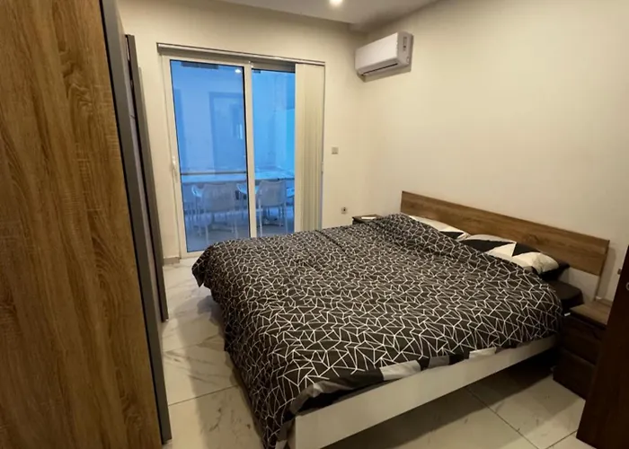 Apartment 3 Bedroom Maisonette Next To Pacaville